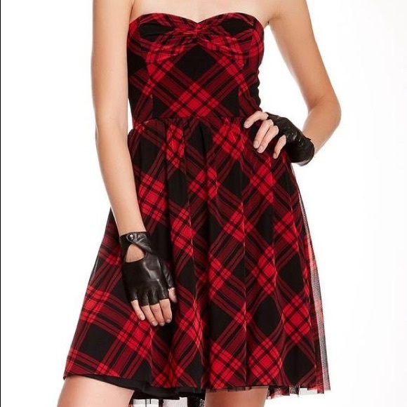 Betsey Johnson Dresses & Skirts - Betsey Johnson Red Plaid Strapless Dress sz 8